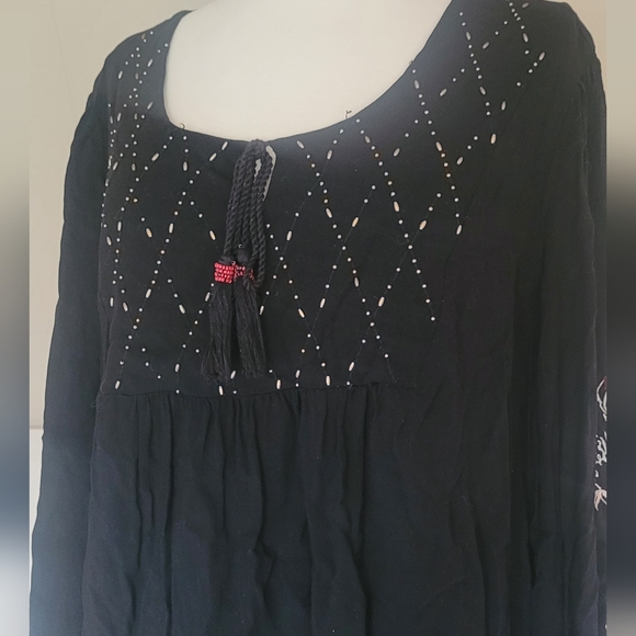Style & Co Embroidered Blouse - Picture 2 of 8